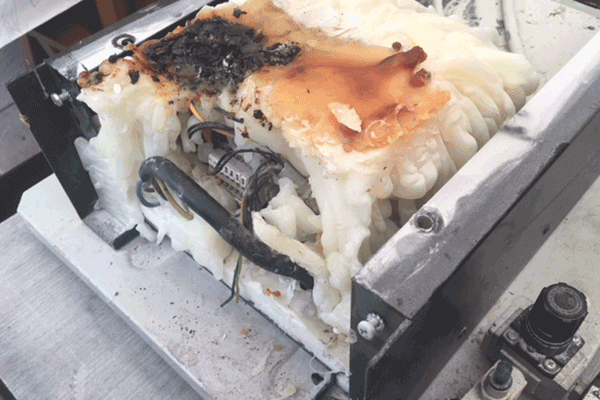 Попадание клея внутрь плавильной камеры